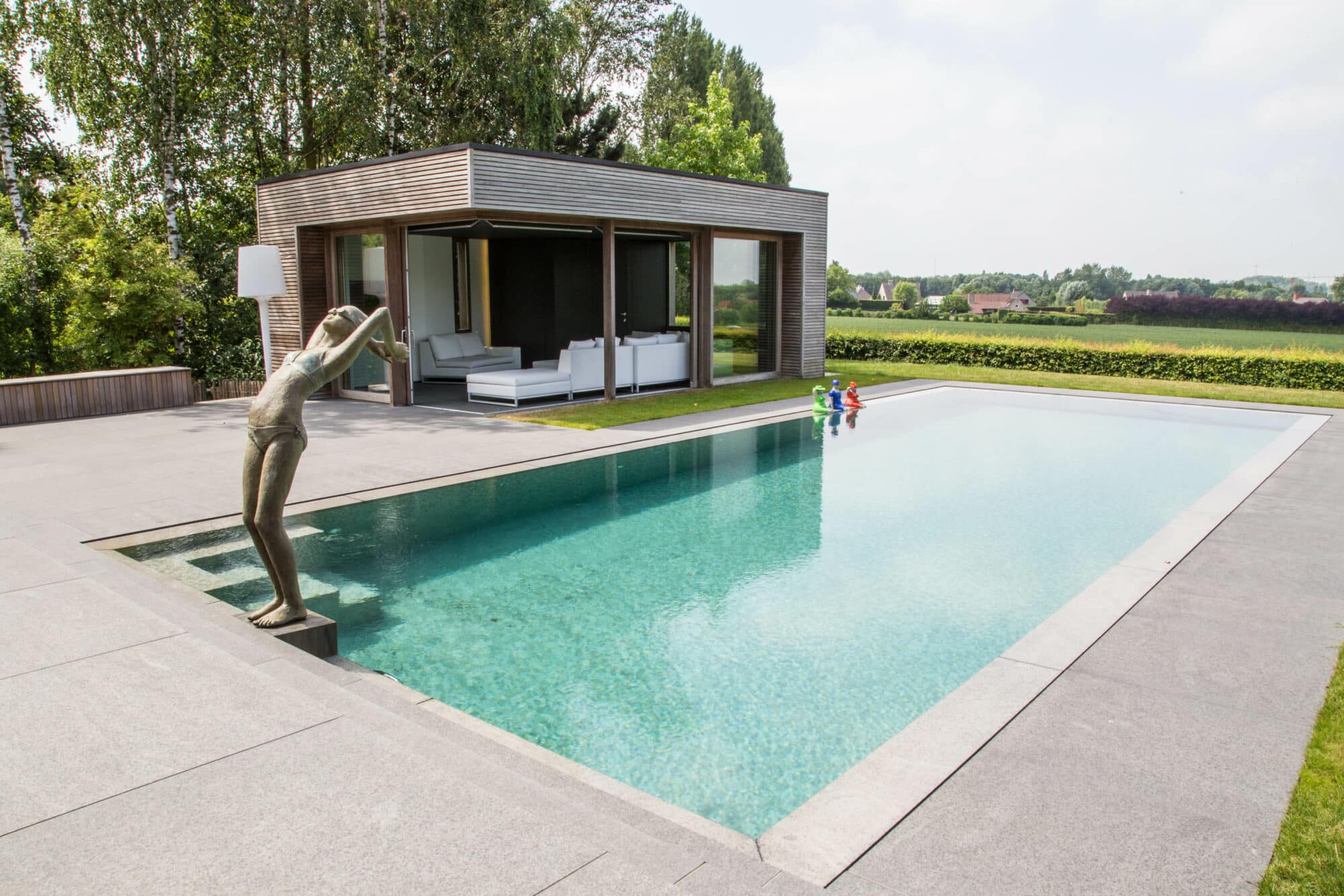 Zwembad met poolhouse