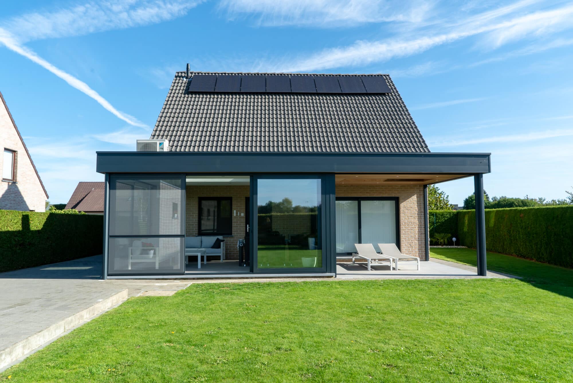 Moderne veranda met terrasoverkapping