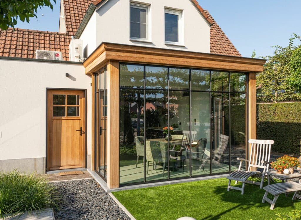 Hout-aluminium veranda keukenuitbreiding aan landelijke woning